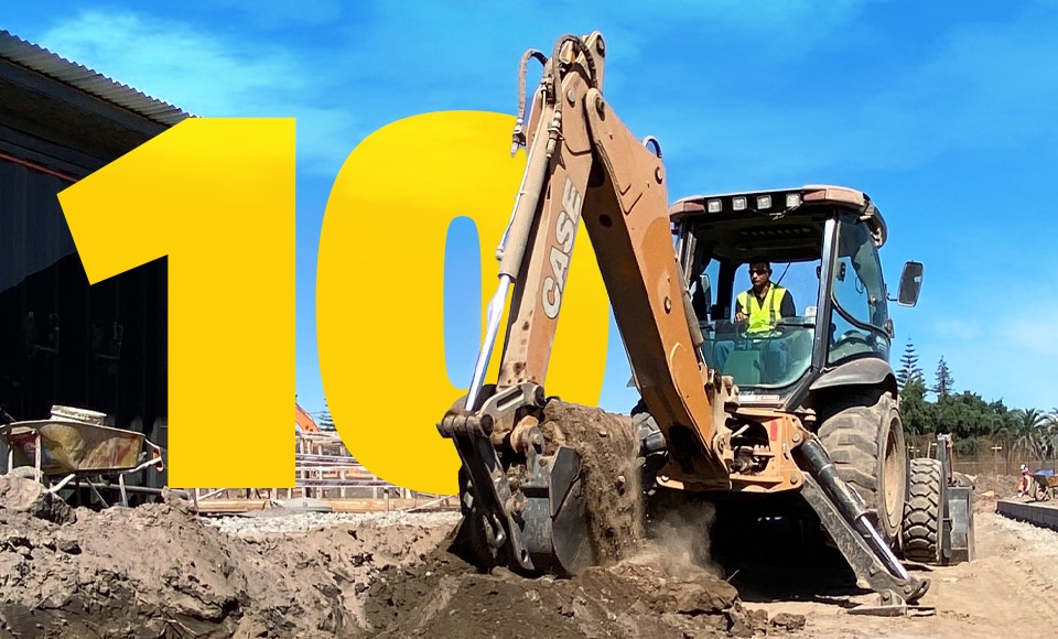 10 Consejos de seguridad para operar retroexcavadoras en terrenos difíciles en Chile