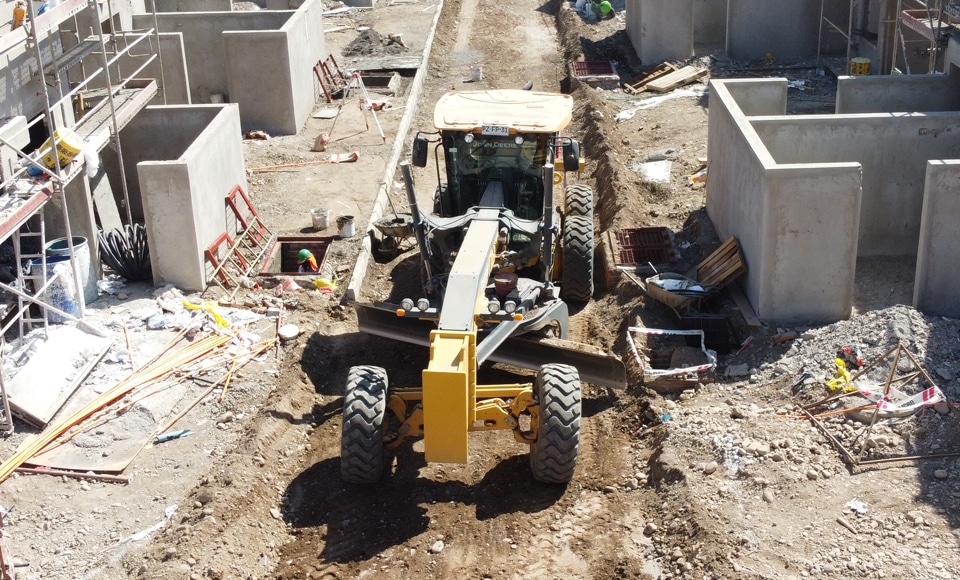 ARRIENDO DE MOTONIVELADORA JOHN DEERE 670G