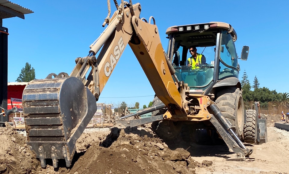 Retroexcavadoras en terrenos difíciles_Consejos y recomendaciones